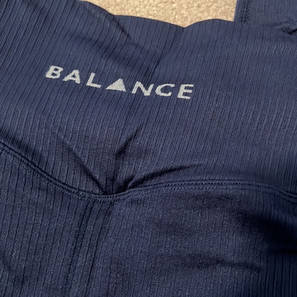 Balance athletica linear leggings - Picture 3 of 3